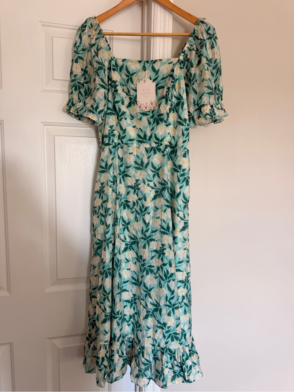 Ivy City Co Green Floral Puff-Sleeve Midi Dress